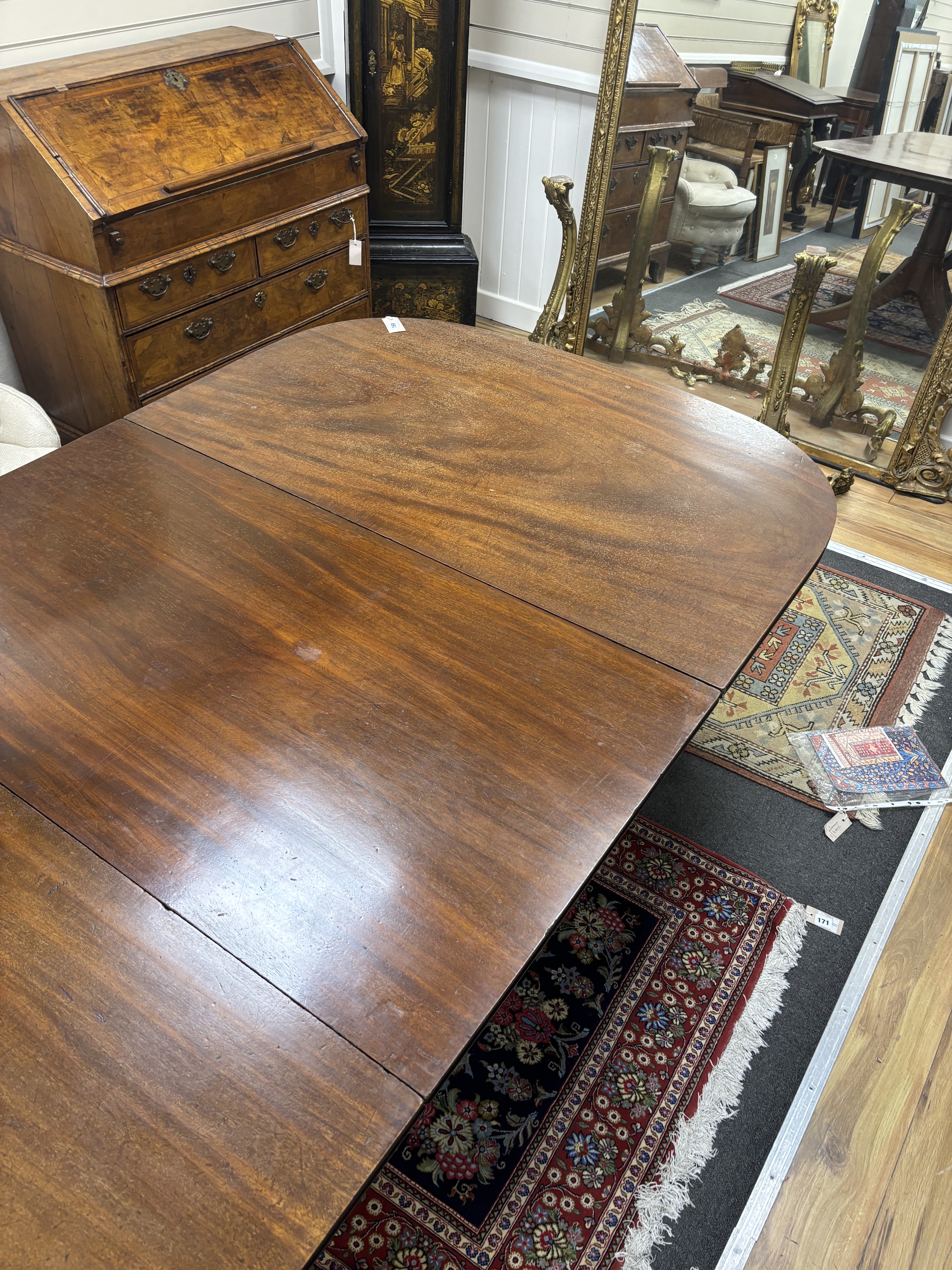 A Regency mahogany twin pillar extending dining table, 208cm extended, one spare leaf (with one other leaf but lacks extension bars, depth 116cm, height 71cm
